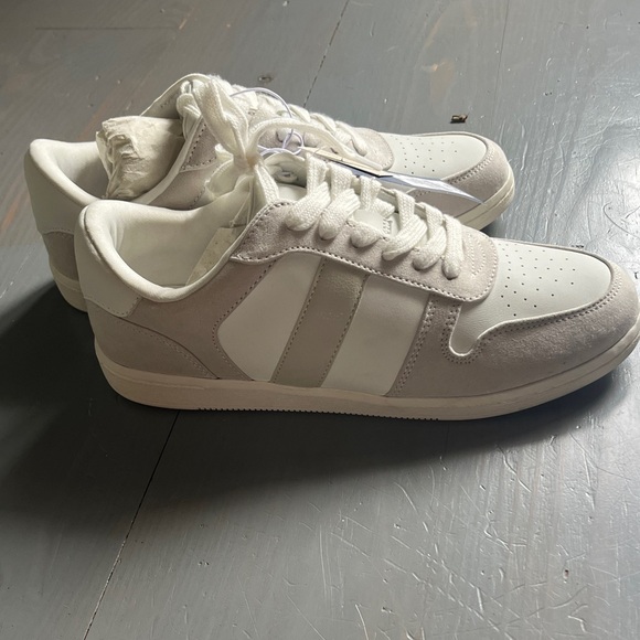 Universal Thread Shoes - Universal Thread Women's White and Cream Sneakers